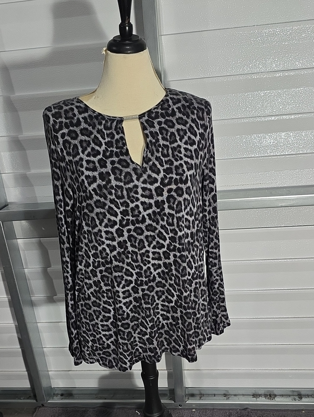 Michael Kors Black and Gray Leopard-Print Long Sleeve Keyhole Tunic Blouse Large